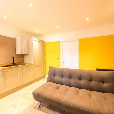 Апартаменты Apsley Villas-free Parking By Prescott