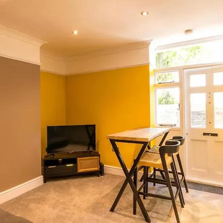 Apsley Villas-free Parking By Prescott Bristol