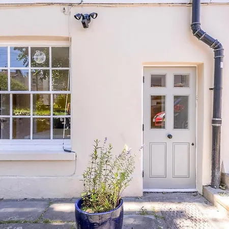 Apsley Villas-free Parking By Prescott Bristol